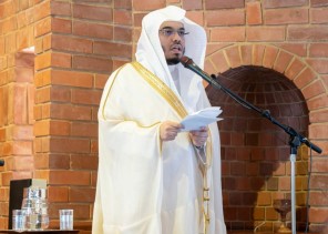 الشيخ ياسر  الدوسري يشارك في حفل مسابقة القرآن ويؤم المصلين في صلاتي المغرب والعشاء، في مسجد نور الإسلام ببريتوريا