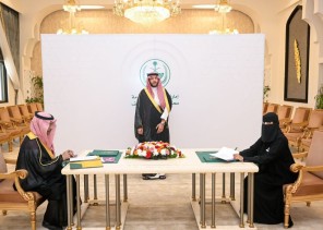 الأمير سعود بن نهار يشهد توقيع اتفاقيتي بلدية ومجتمعية