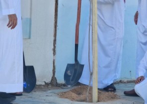 طلاب الأمير عبدالله بن جلوي يشاركون في غرس الأشجار ضمن مبادرة الجوف واحة خضراء