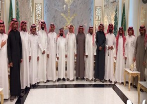 “أبرزت روح المحبة والتلاحم بين أبناء الوطن”.. اللواء ركن “شالح بن سمرة الرشيدي” يقوم بزيارة خاصة لـ”راعي قرية الصقرة “راشد بن قصان في ديوانه بـ”أبانات”