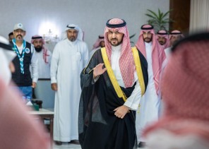 نائب أمير الشرقية يكرم المشاركين بمبادرة جمع واستزراع 100 ألف شتلة “مانجروف” بالقطيف
