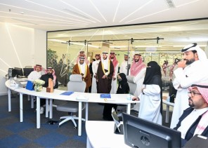 محافظ الطائف يطلع على المشاريع التطويرية لتخصصي الطائف