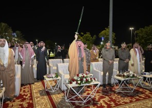 محافظ الطائف يشارك الأهالي فرحة فوز المملكة باستضافة كاس العالم