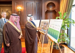 الأمير فهد بن سلطان يستعرض المخطط المحلي لمدينتي تبوك وتيماء