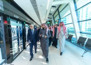 النائب العام المصري والوفد المرافق له يطّلعون على قطار الرياض