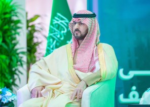 نائب أمير الشرقية يفتتح المبنى الجديد لبلدية القطيف