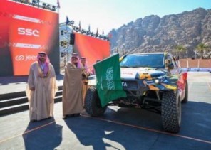 الأمير عبدالعزيز بن سعد يُطلق شارة بدء انطلاق رالي حائل تويوتا الدولي 2025
