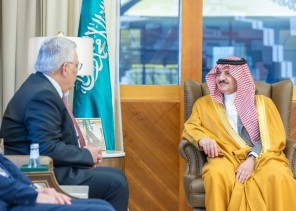 سمو أمير الشرقية يستقبل سفير دولة فلسطين لدى المملكة