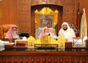 سماحة المفتي ونائبه يستقبلان مدير فرع عسير عقب صدور قرار تكليفه