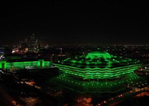 مباني وزارة الداخلية وإمارات المناطق والقطاعات الأمنية تكتسي باللون الأخضر ابتهاجًا بذكرى يوم التأسيس