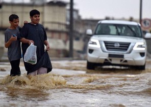 الطقس اليوم: أمطار رعدية غزيرة ورياح نشطة على عدة مناطق بالمملكة مع توقعات بجريان السيول