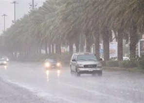 الأرصاد: أمطار رعدية مصحوبة بزخات من البرد ورياح مثيرة للأتربة والغبار على هذه المناطق