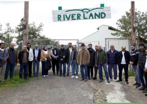 بالتعاون مع “الفاو”.. “البيئة” تمكّن شركات القطاع الخاص من تقنيات التحسين الوراثي لتعزيز الإنتاج الحيواني بتنظيم زيارة لبيوت الخبرة القبرصية