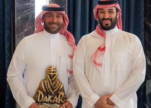 بمناسبة تحقيقه لقب رالي داكار السعودية 2025.. ولي العهد يستقبل يزيد الراجحي ويهنئه بتتويجه التاريخي