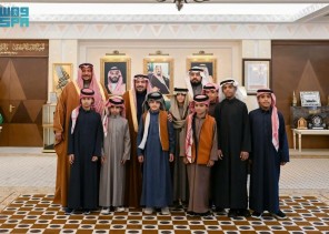 أمير القصيم يشيد بإنجازات مهرجان الصقور 2025 ويكرّم الفائزين بجائزة “الصقار الصغير”