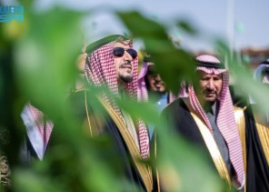 بمناسبة يوم العلم.. أميرِ منطقة القصيم يرفع علم المملكة على سارية ميدان التوحيد بمدينة بريدة