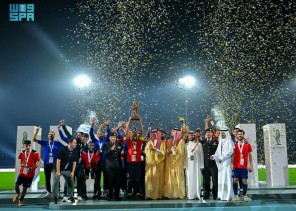 محافظ جدة يُتوّج فريق الحرس الوطني بالقطاع الغربي ببطولة جدة لكرة القدم 2025 ويكرّم الفائزين