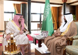 أمير منطقة تبوك يستقبل عضو مجلس الشورى أحمد الحجيلي