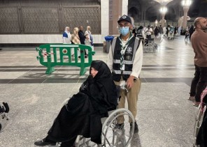الكشافة السعودية.. عطاء وتفانٍ في خدمة زوار المسجد النبوي خلال رمضان