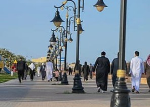 المشي قبل الإفطار في عرعر.. عادة صحية يتبعها السكان في رمضان