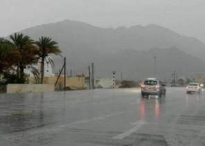 الأرصاد: أمطار غزيرة وسيول متوقعة في عدة مناطق اليوم.. والثلوج تكسو مرتفعات تبوك!