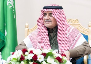 أمير تبوك يلتقي أهالي تيماء ويشيد بتطورها التاريخي ويتابع آثار الأمطار الأخيرة