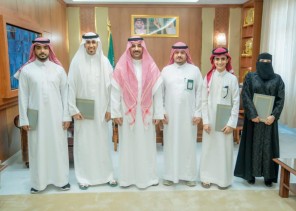 «محافظ صبيا» يكرّم اللجنة الإعلامية لمهرجان المانجو تقديرًا لجهودها في إبراز فعاليات النسخة الـ 21