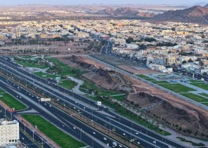 لتحسين المشهد الحضري.. أمانة حائل توزّع أكثر من 80 ألف حاوية وتُشغّل 2000 عامل نظافة