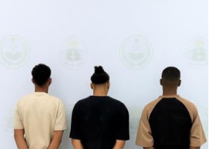 «شرطة الرياض» تقبض على 3 مواطنين سرقوا مركبة من سائقها تحت تهديد السلاح الأبيض