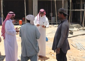 «مكتب العمل ببريدة» يطلق حملة ميدانية لرصد مخالفي قرار حظر العمل تحت أشعة الشمس