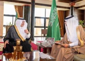 «أمير تبوك» يطّلع على مستجدات مشاريع النقل والخدمات اللوجستية بالمنطقة