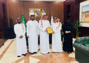 «محافظ القريات» يستقبل مدير هيئة الصحفيين ويتسلم تقرير الأعمال ويشيد بدور الإعلام في خدمة الوطن