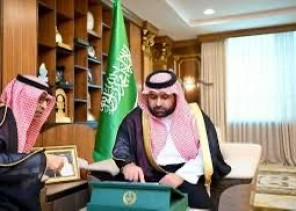 أمير جازان يُدشّن مبادرة «ما يفقد لا يُسترد» للتوعية بأمراض العيون ويُكرّم فريق منصة «التزام»