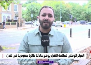 بالفيديو.. راكب يحاول فتح باب طائرة الخطوط السعودية أثناء هبوطها في لندن وحالة فزع بين الركاب