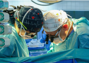 نجاح طبي مشترك سعودي إماراتي.. زراعة قلب لطفل عمره 7 سنوات في مستشفى الملك فيصل التخصصي بالرياض