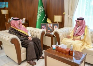 أمير حائل يبحث مع شركة “نبع الصحة” خطط الاستثمار الصحي بالمنطقة