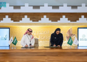نادي الصقور السعودي يوقّع مذكرة تفاهم مع “البحر الأحمر الدولية” لتعزيز حماية النظم البيئية ومواطن الصقور