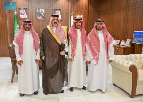 «عمل بطولي مشرف».. أمير حائل يشيد بشهامة 3 مواطنين بعد إنقاذهم وافدين صينيين من السيول