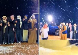 حائل تحتفل بالثلوج.. بالفيديو.. الأهالي يحيون رقصة السامري الشعبية وسط أجواء ساحرة