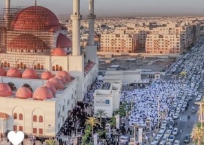 آخر الرحلة.. أهالي حائل يودعون عبدالله بن مرداع القحطاني إلى مثواه الأخير في مقبرة صديان