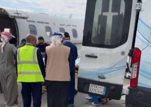 بالصور.. لحظة نقل المشهور دخيل إلى الرياض بطائرة الإخلاء الطبي بعد تعرضه لحادث مروري