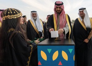 نائب أمير الشرقية يفتتح “قرية النخيل”.. 21 متجراً و19 مطعماً تستقبل الزوار لمدة شهرين