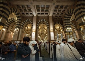 وسط حالة من الخشوع.. صلاة العشاء الأولى بصوت الشيخ صالح المغامسي من قلب المسجد النبوي (شاهد)