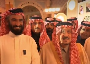 موقف عفوي.. الأمير فيصل بن بندر يستجيب لطلب قبلان بن لويف (شاهد)