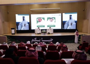 تقديراً لعطائه الثقافي.. تكريم الروائي عبده خال في ختام أمسية “فينيق الرواية السعودية” بصبيا