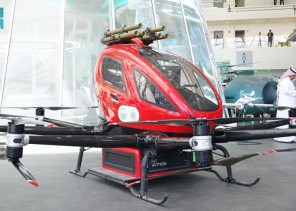 الدفاع المدني يستعرض طائرة مكافحة الحرائق المتطورة في معرض الدفاع العالمي 2026