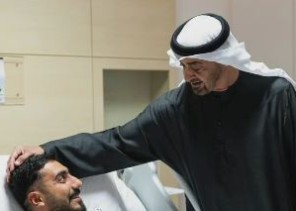 بعد الهجمات الإيرانية.. شاهد بالفيديو رئيس الإمارات يطمئن على المصابين في المستشفيات بنفسه