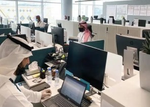 استشاري أمراض قلب يوجه “وصفة الـ 3 دقائق” للموظفين: 6 تمارين تنهي مخاطر الجلوس الطويل