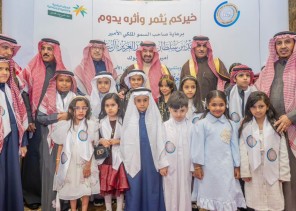 نائب أمير تبوك يشارك الأيتام فرحة الإفطار