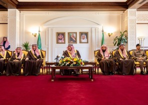 أمير تبوك يوزع وثائق تملك الوحدات السكنية لمستفيدي تبرع ولي العهد بمليار ريال